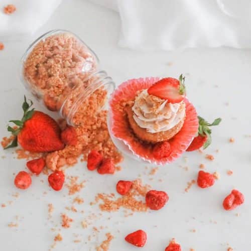 strawberry-shortcake-crunch-cupcakes