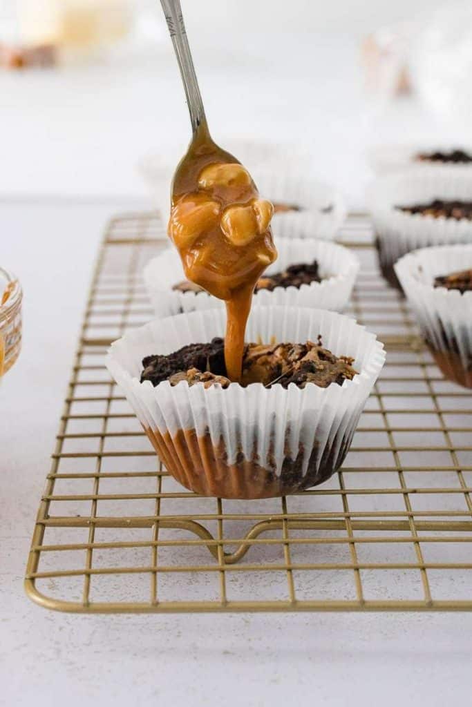 fill_with_caramel_sauce