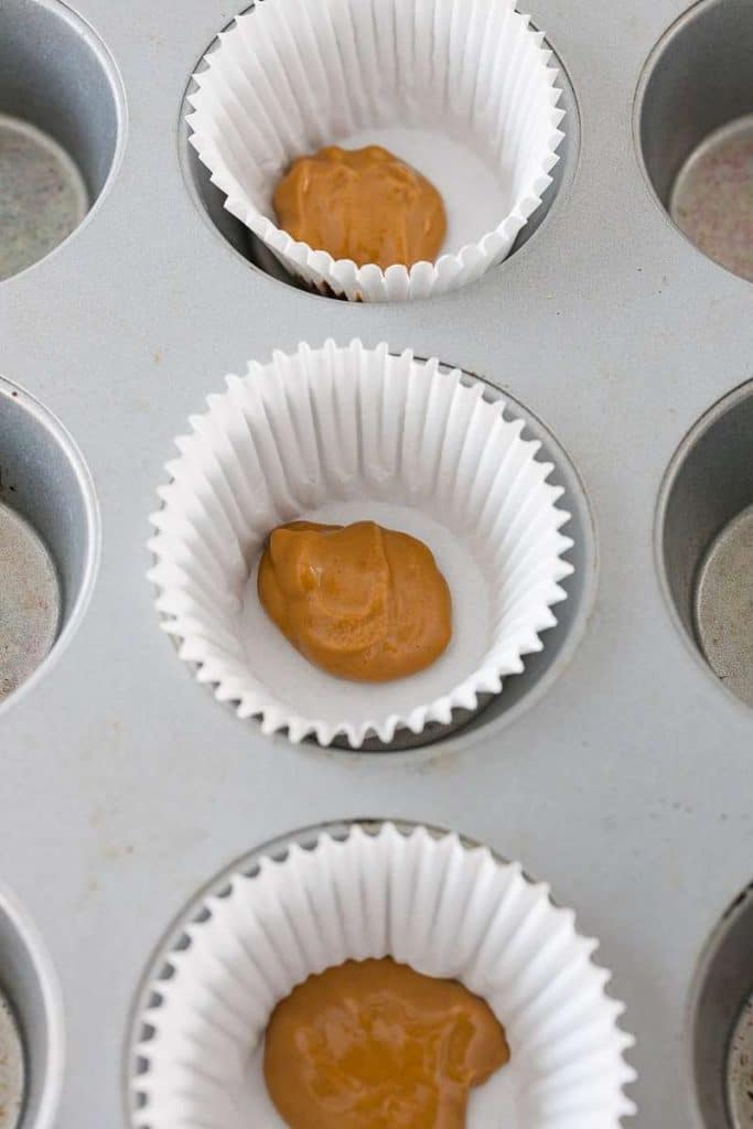 gluten_free_snickers_cupcakes_process_steps_add_peanut_butter