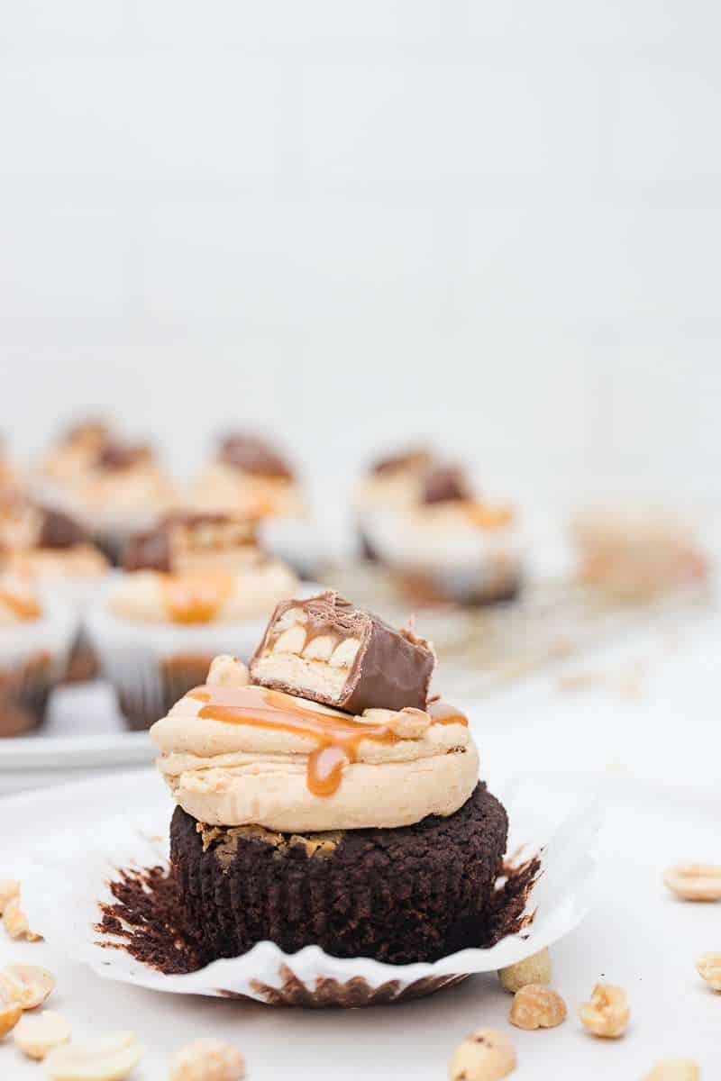 snickers_cupcake_close_up